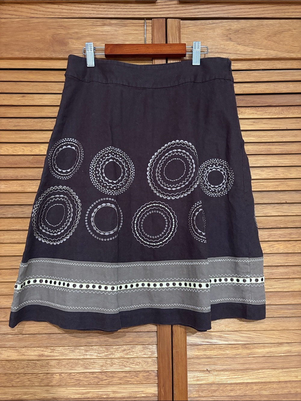 Talbots Petites Brown A-Line Skirt with White Circular Embroidery and brown Hem